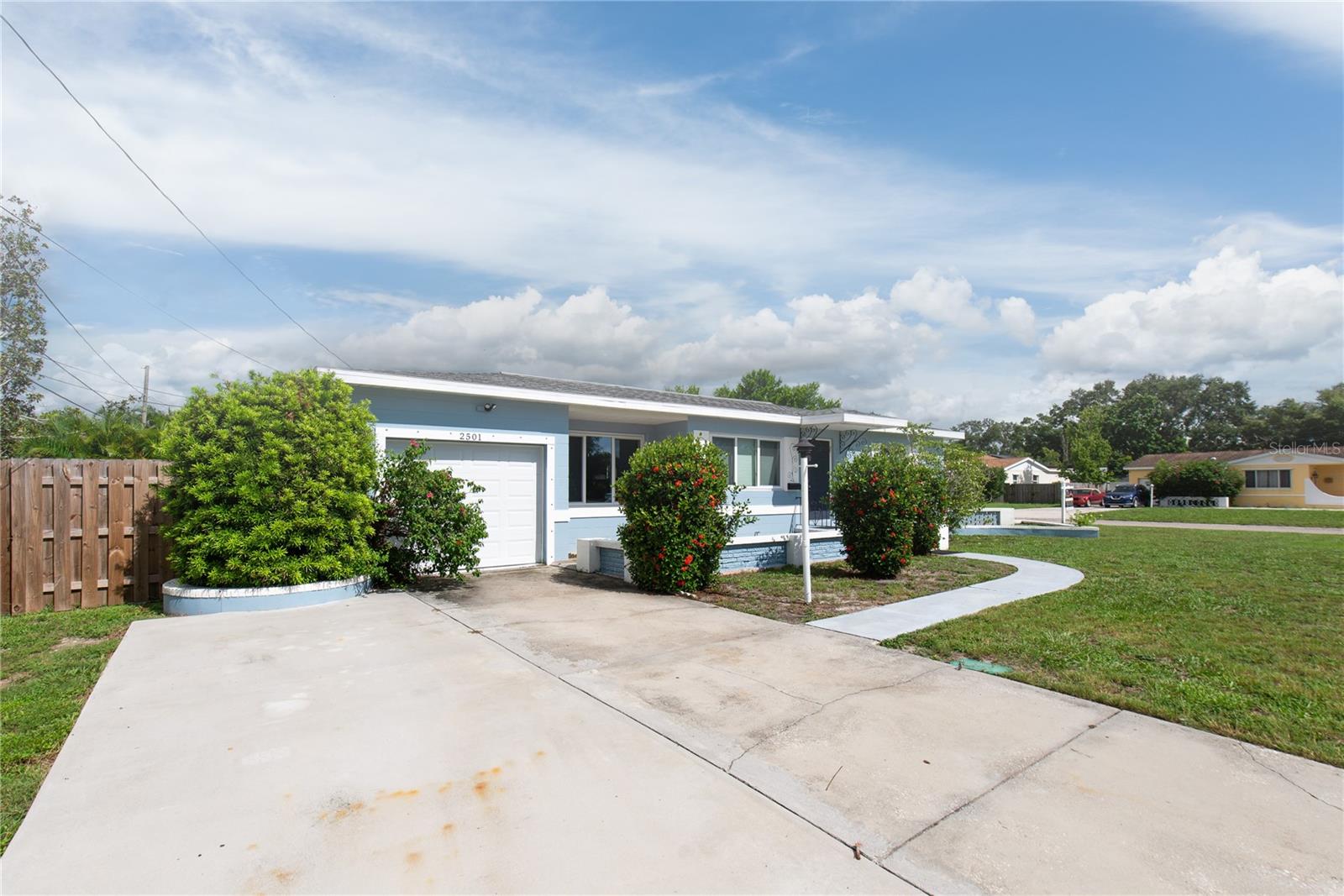 Photo 2 of Single family home for sale at 2501 Leslee Lake Dr N, Saint Petersburg, FL 33713 | MLS# TB8544893 | Listing updated on 2026-09-05