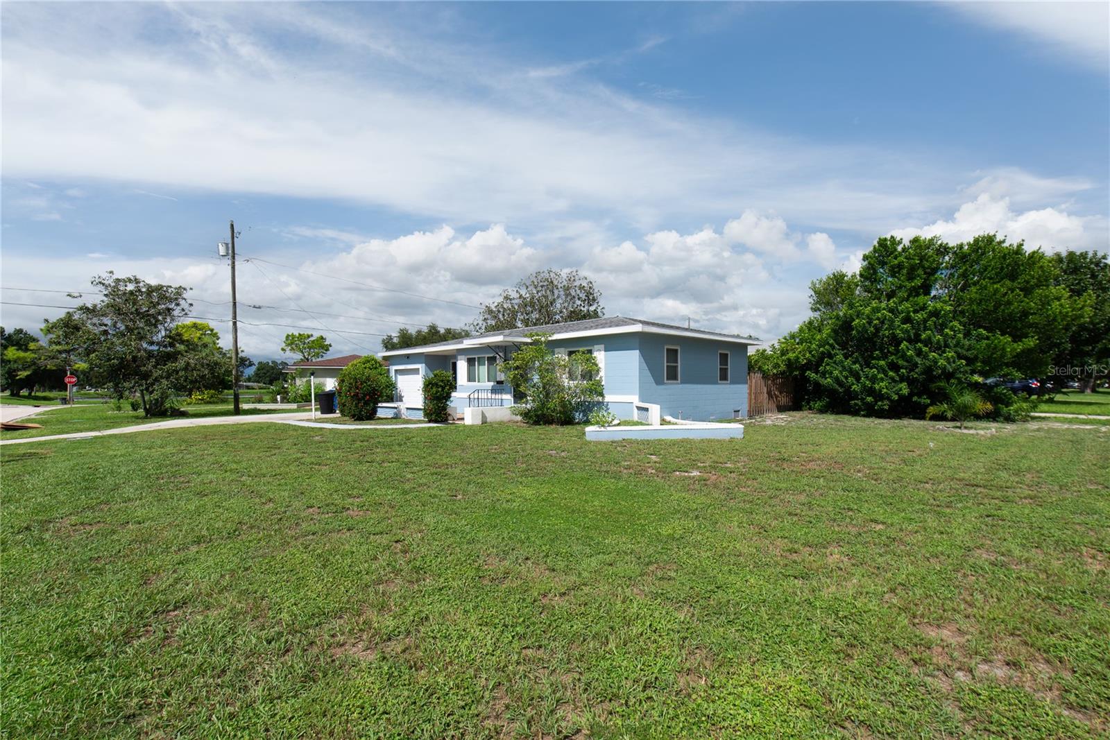 Photo 4 of Single family home for sale at 2501 Leslee Lake Dr N, Saint Petersburg, FL 33713 | MLS# TB8544893 | Listing updated on 2026-09-05