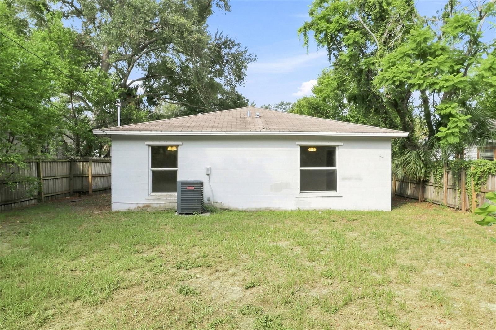 Photo 3 of Single family home for sale at 2324 Oakdale St S, Saint Petersburg, FL 33705 | MLS# O6438731 | Listing updated on 2026-09-03