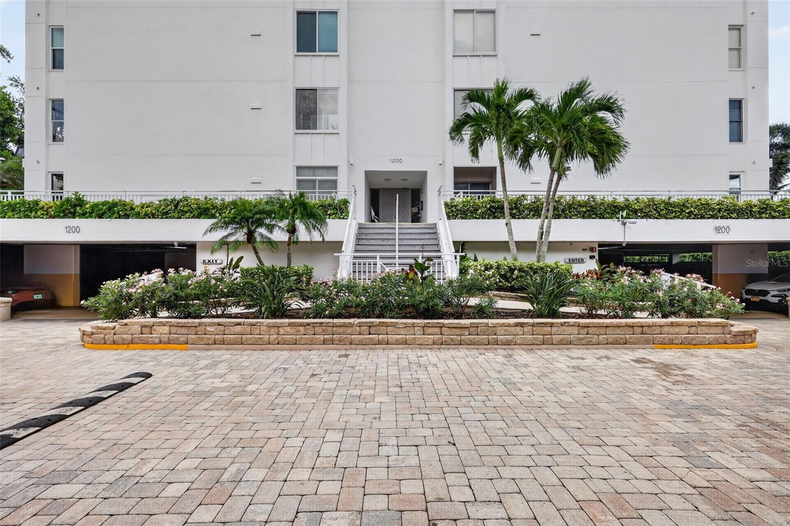 Photo 4 of Condo for sale at 1200 E Peppertree Ln #505, Sarasota, FL 34242 | MLS# A4704924 | Listing updated on 2026-09-04