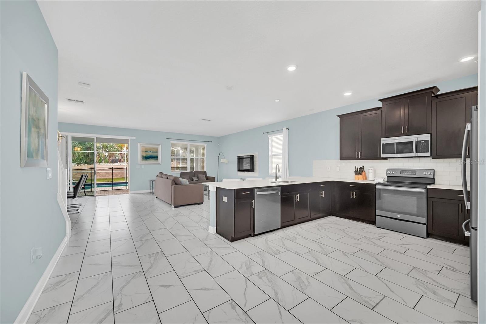 Photo 5 of Single family home for sale at 1652 Moon Valley Dr, Davenport, FL 33896 | MLS# O6438766 | Listing updated on 2026-09-03