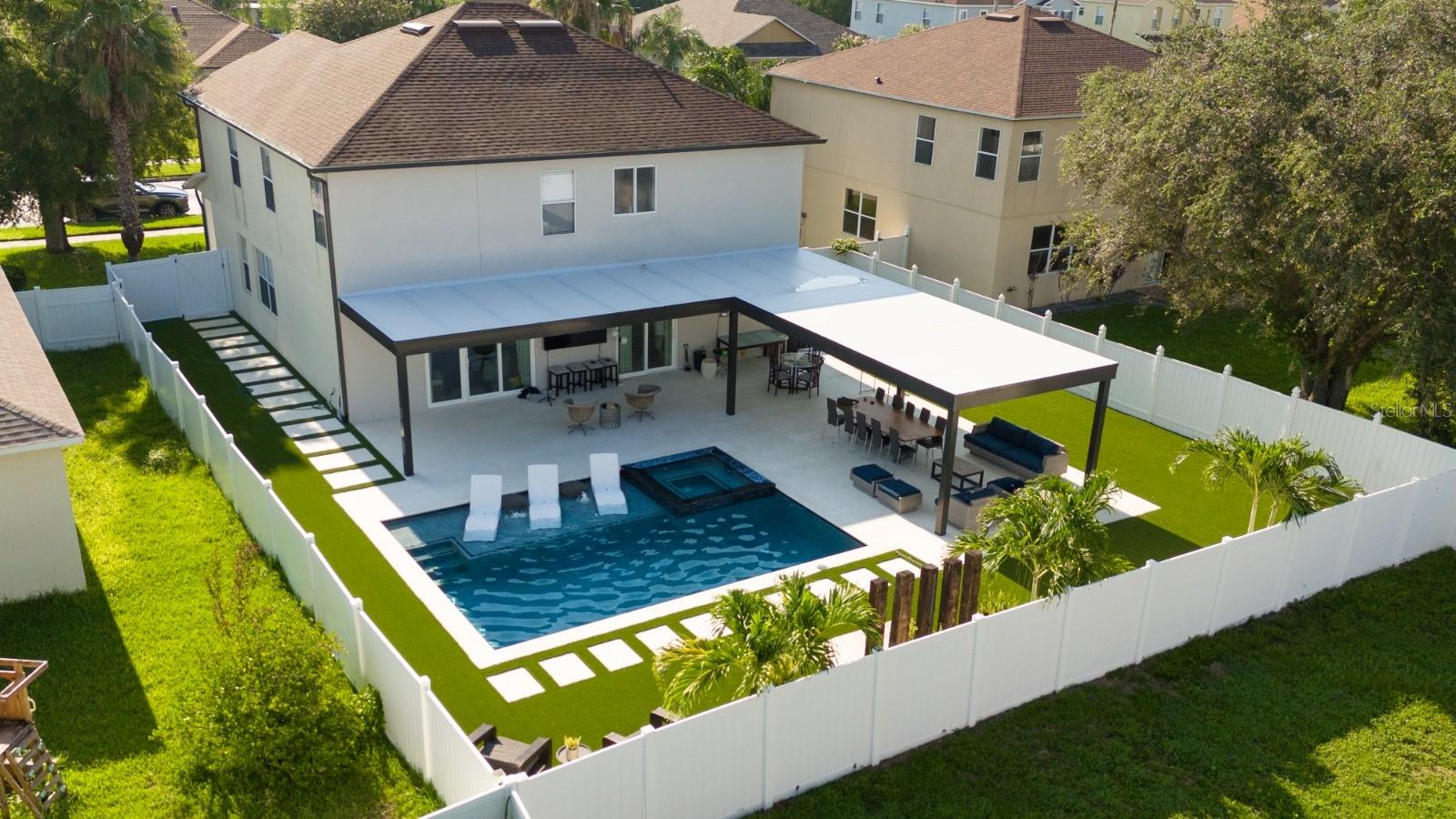 Photo 5 of Single family home for sale at 526 1st Cape Coral Dr, Winter Garden, FL 34787 | MLS# O6438786 | Listing updated on 2026-09-02