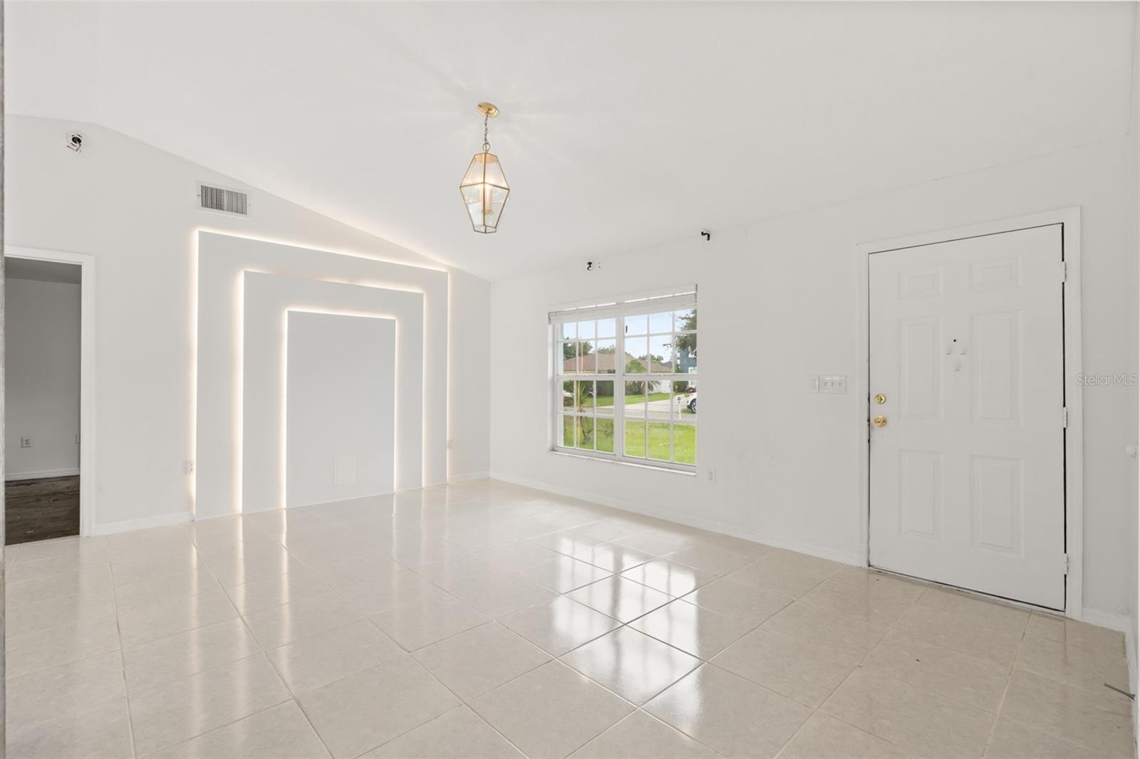 Photo 4 of Single family home for sale at 605 Tamarin Ln, Kissimmee, FL 34759 | MLS# O6438836 | Listing updated on 2026-09-03