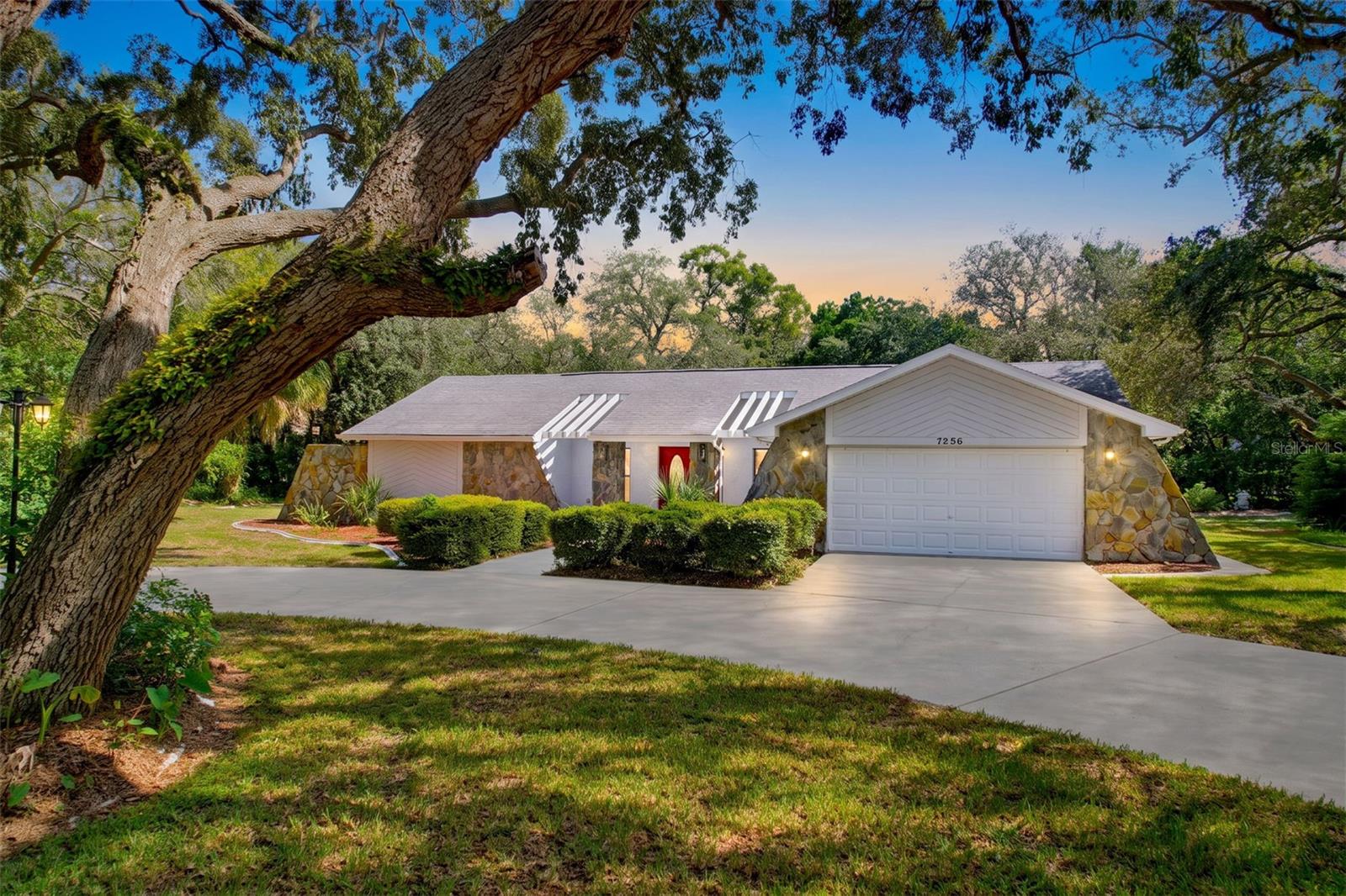 Photo 1 of Single family home for sale at 7256 Royal Oak Dr, Spring Hill, FL 34607 | MLS# W7889175 | Listing updated on 2026-09-03