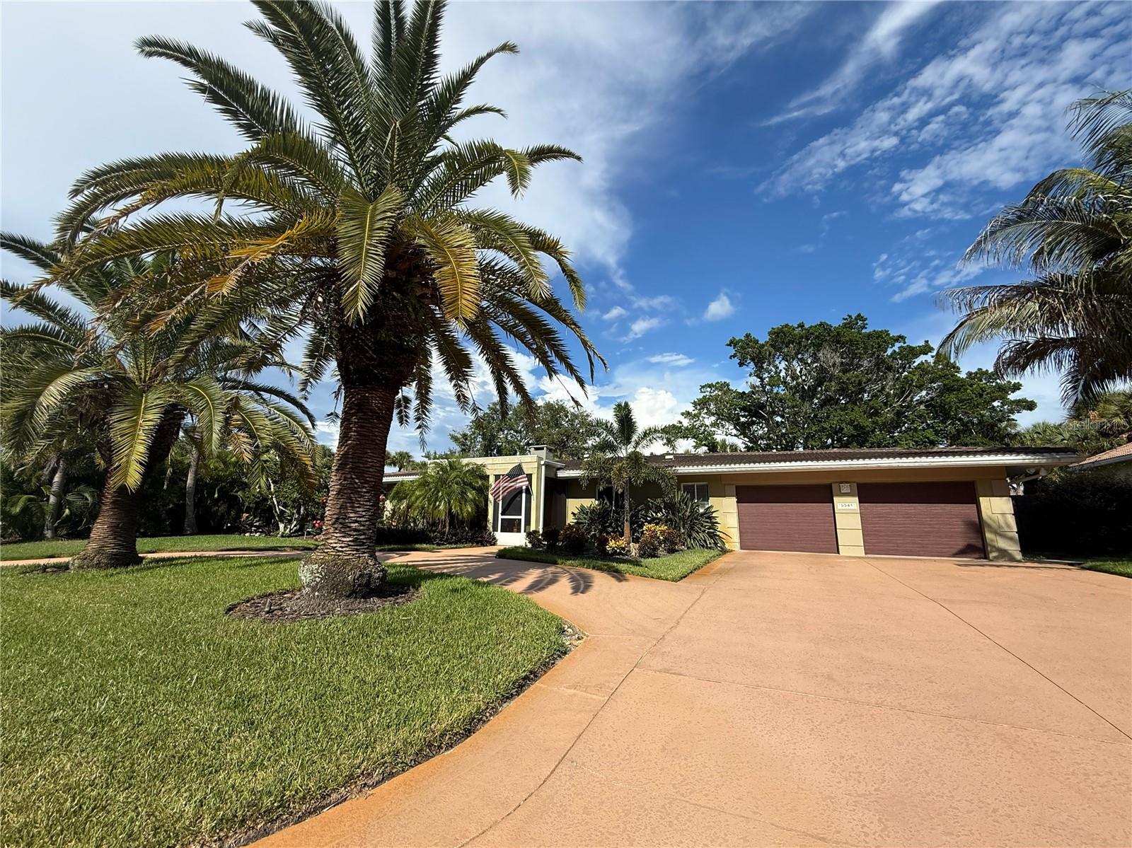 Photo 1 of Single family home for sale at 5541 Cape Aqua Dr, Sarasota, FL 34242 | MLS# A4704963 | Listing updated on 2026-09-04