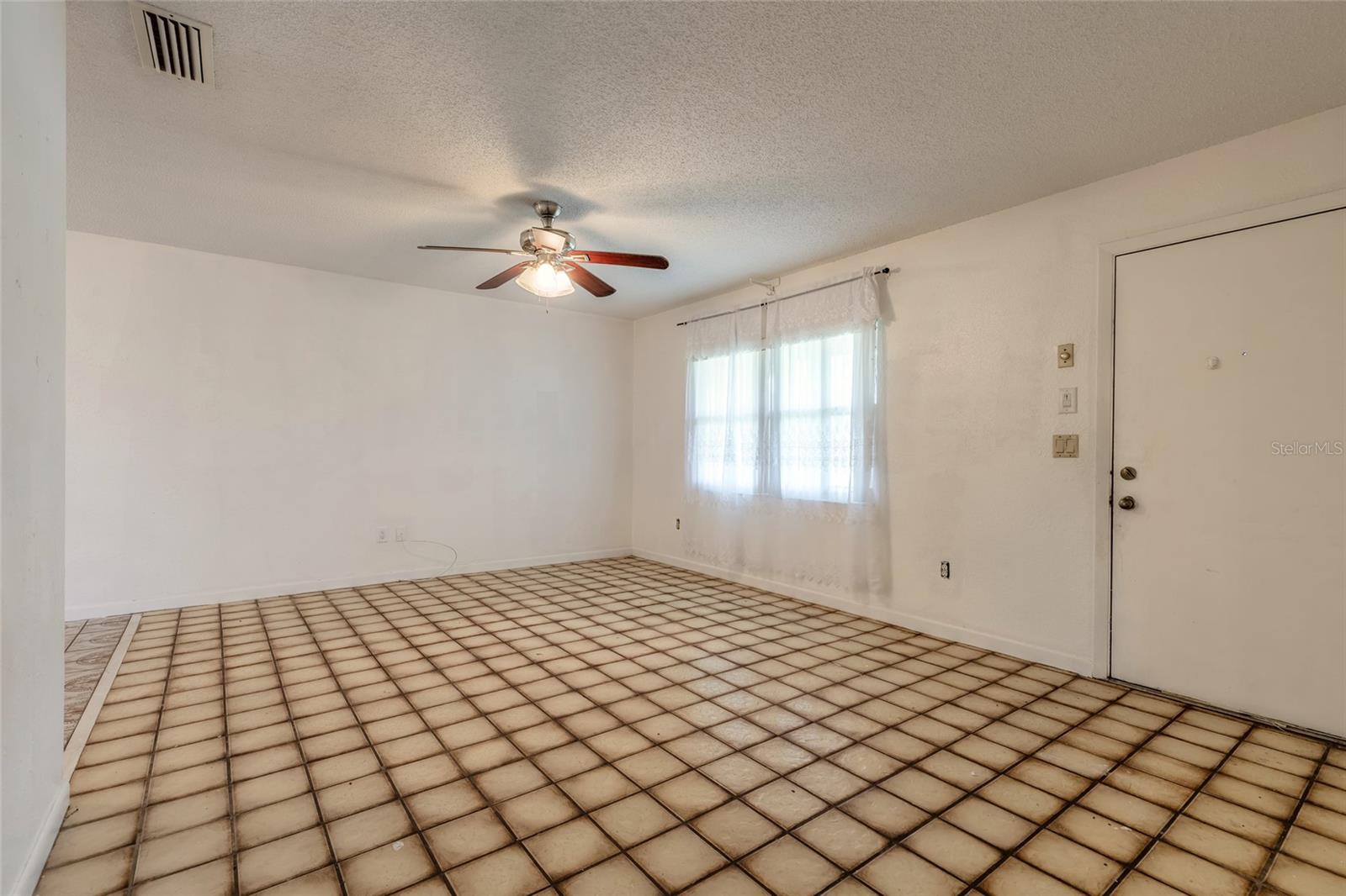 Photo 5 of Single family home for sale at 2629 Umbrella Tree Dr, Edgewater, FL 32141 | MLS# NS1089158 | Listing updated on 2026-09-04