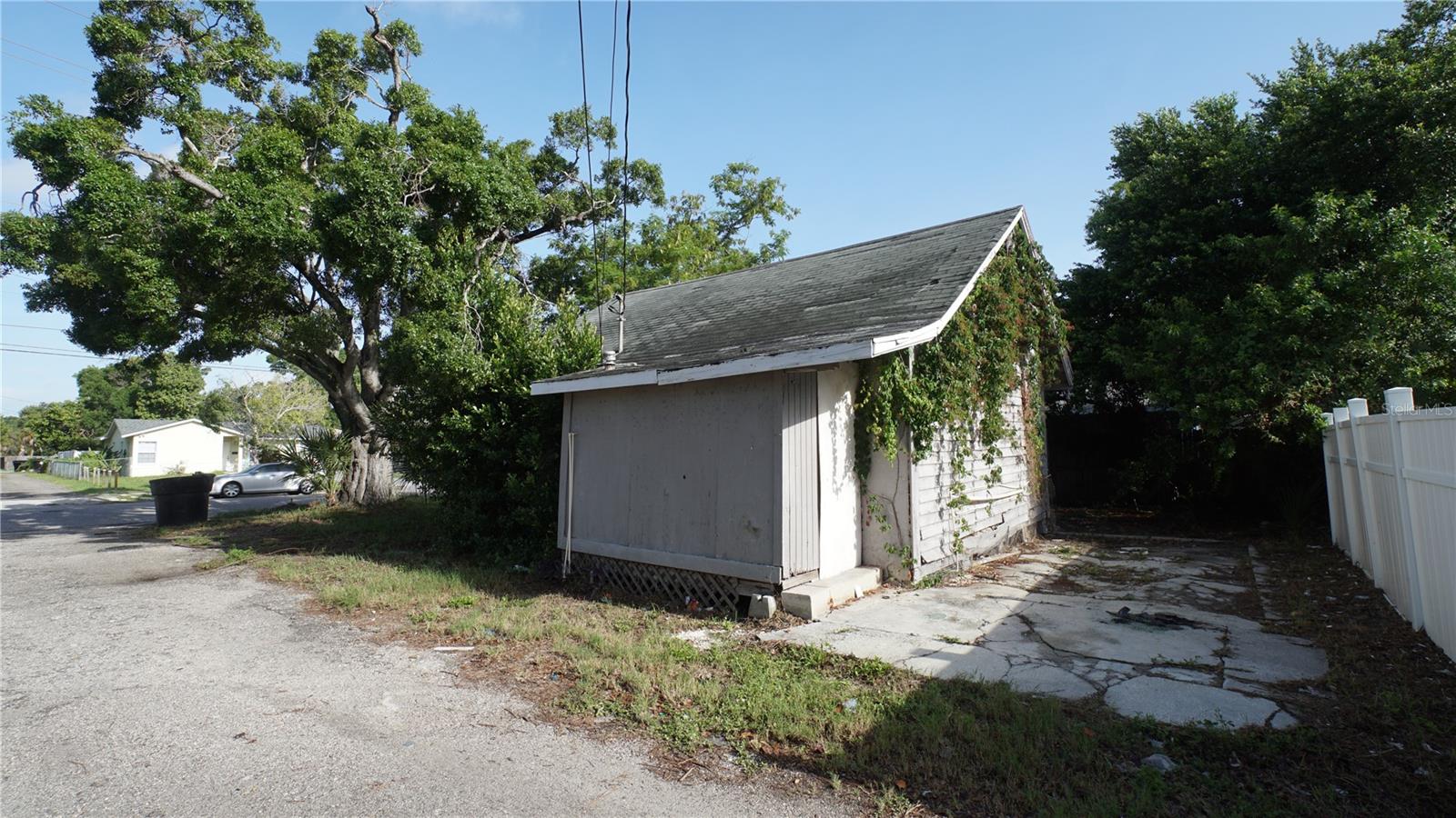 Photo 3 of Single family home for sale at 2135 44th Street S, Saint Petersburg, FL 33711 | MLS# TB8545507 | Listing updated on 2026-09-06