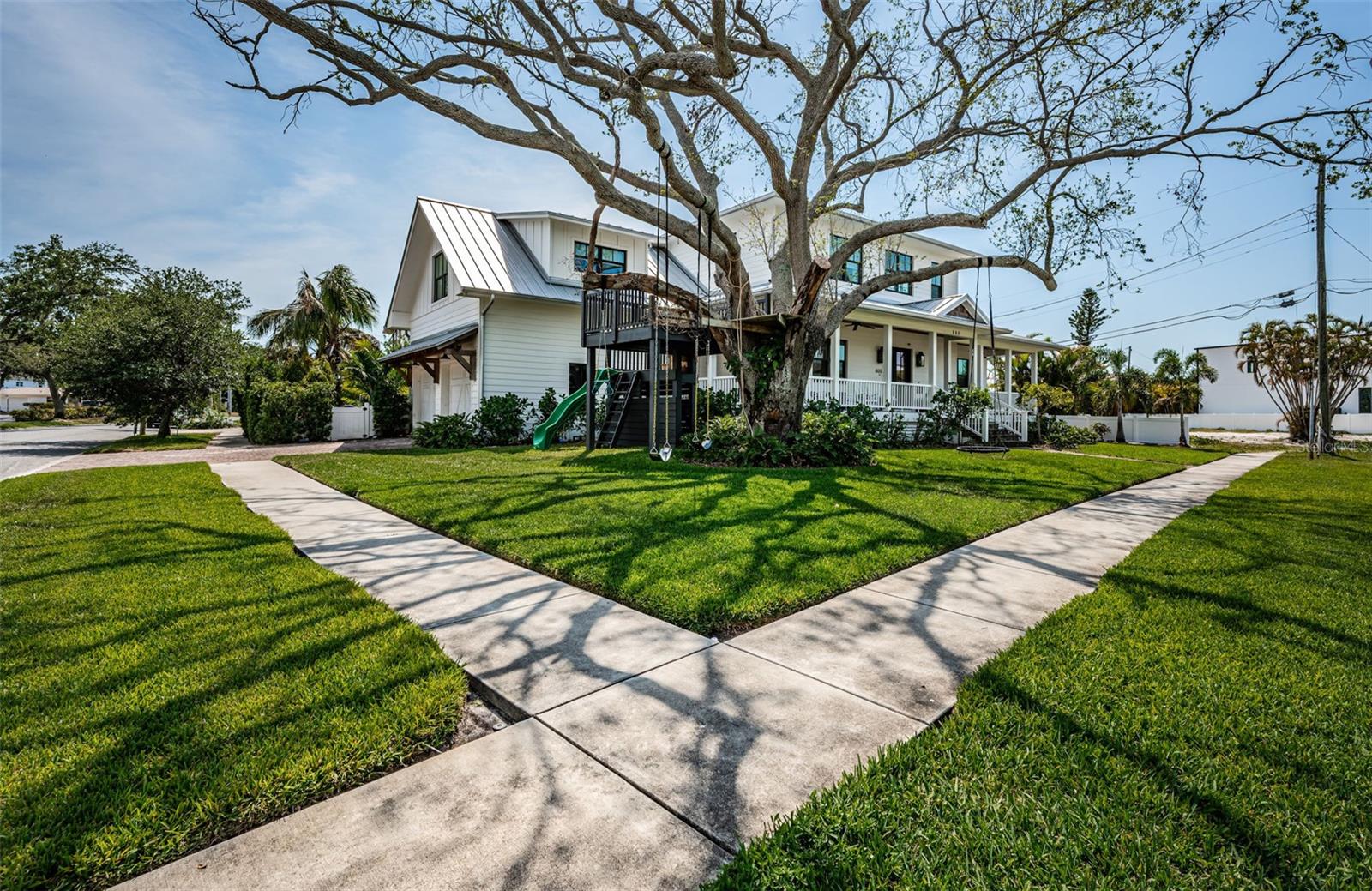Photo 4 of Single family home for sale at 600 Alda Way NE, Saint Petersburg, FL 33704 | MLS# TB8545536 | Listing updated on 2026-09-06