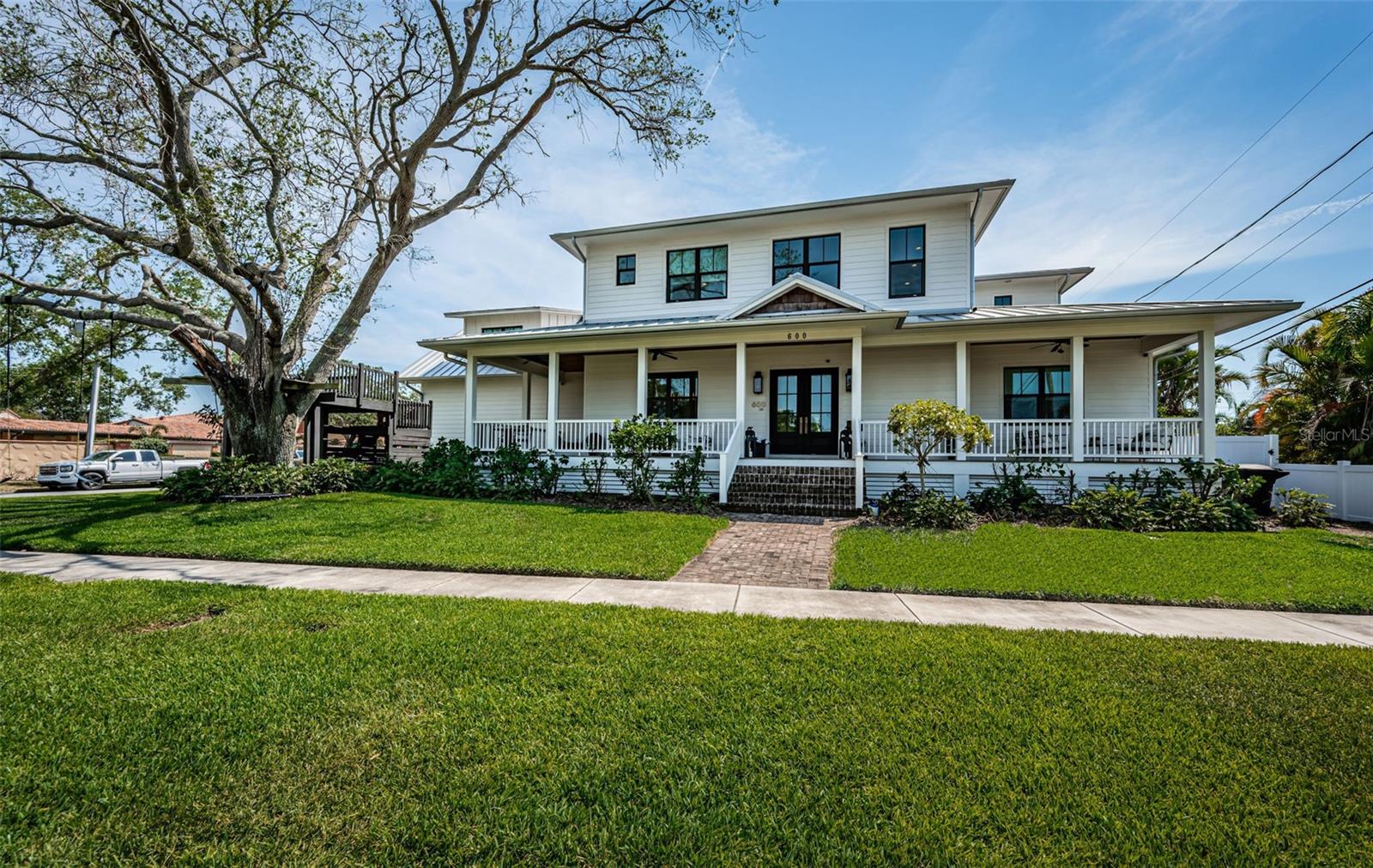 Photo 2 of Single family home for sale at 600 Alda Way Ne, Saint Petersburg, FL 33704 | MLS# TB8545536 | Listing updated on 2026-09-06