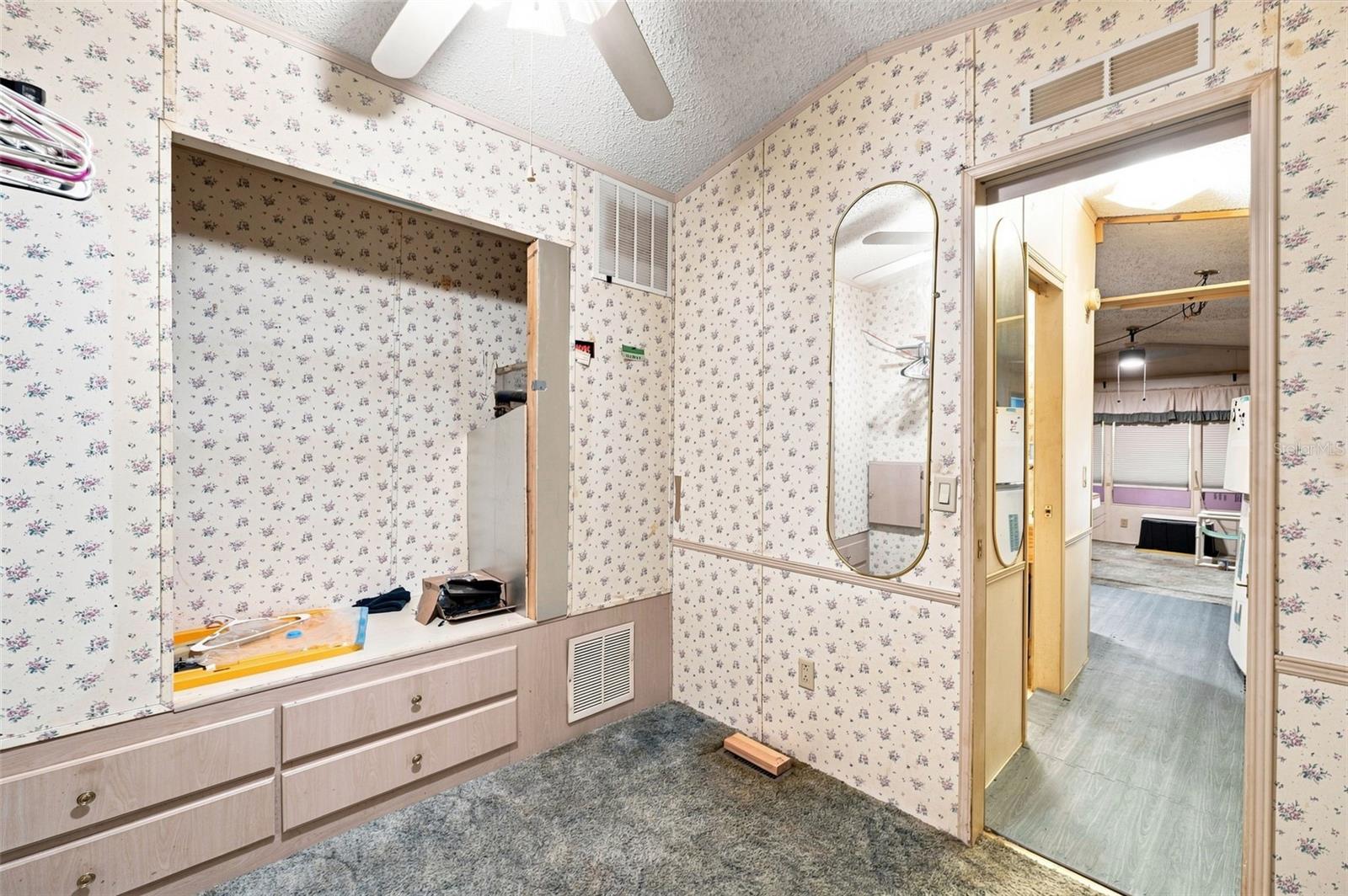 Photo 5 of Manufactured home for sale at 9454 Gray Fox Dr, Weeki Wachee, FL 34613 | MLS# W7889211 | Listing updated on 2026-09-05