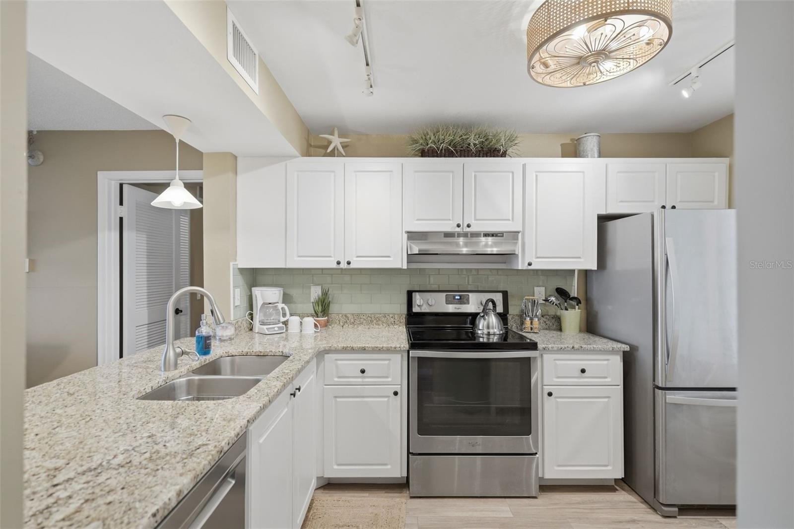 Photo 4 of Condo for sale at 6104 Palma Del Mar Blvd S #112, Saint Petersburg, FL 33715 | MLS# TB8545640 | Listing updated on 2026-09-05