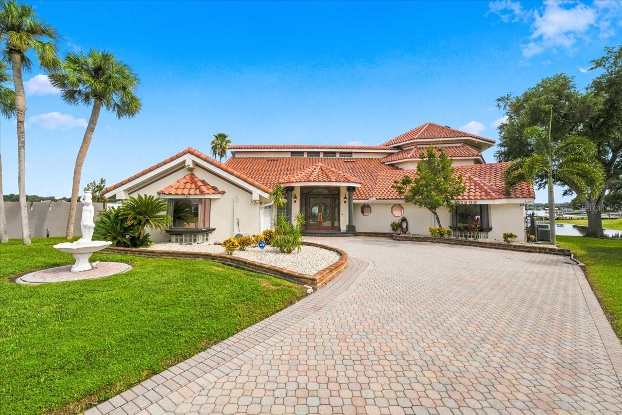 Photo 2 of Mansion for sale at 11609 Carrollwood Dr, Tampa, FL 33618 | MLS# TB8545837 | Listing updated on 2026-09-05