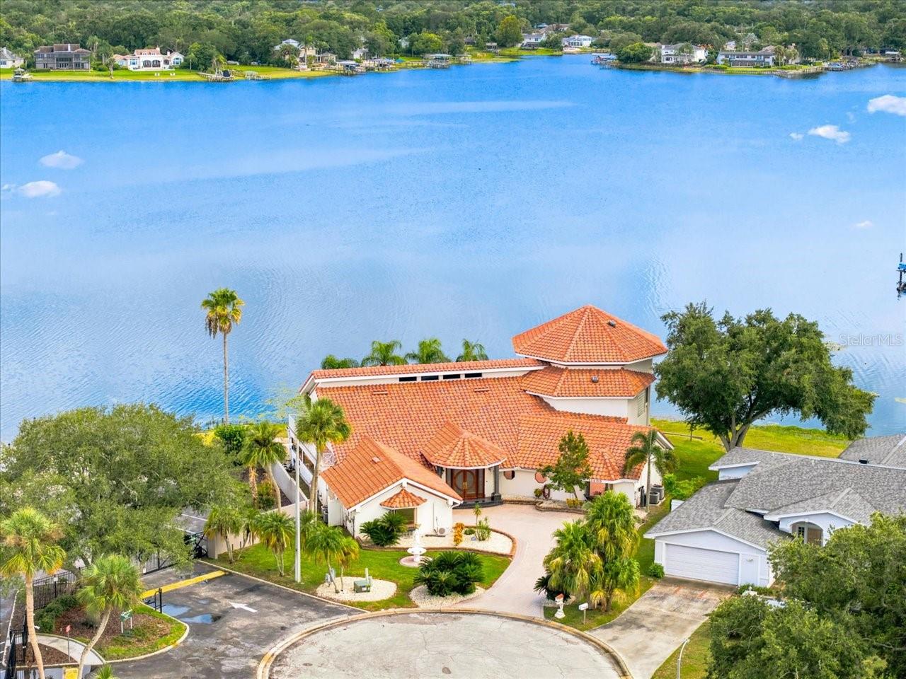 Photo 3 of Single family home for sale at 11609 Carrollwood Dr, Tampa, FL 33618 | MLS# TB8545837 | Listing updated on 2026-09-05