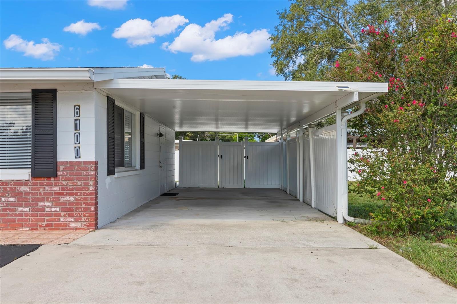 Photo 5 of Single family home for sale at 6100 Woodrow Wilson Blvd NE, Saint Petersburg, FL 33703 | MLS# TB8545895 | Listing updated on 2026-09-05
