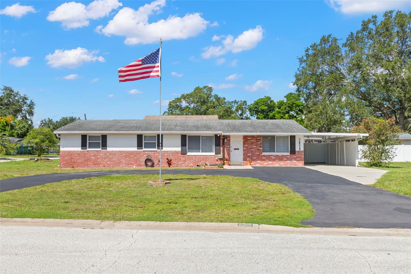 Photo 1 of Single family home for sale at 6100 Woodrow Wilson Blvd Ne, Saint Petersburg, FL 33703 | MLS# TB8545895 | Listing updated on 2026-09-05