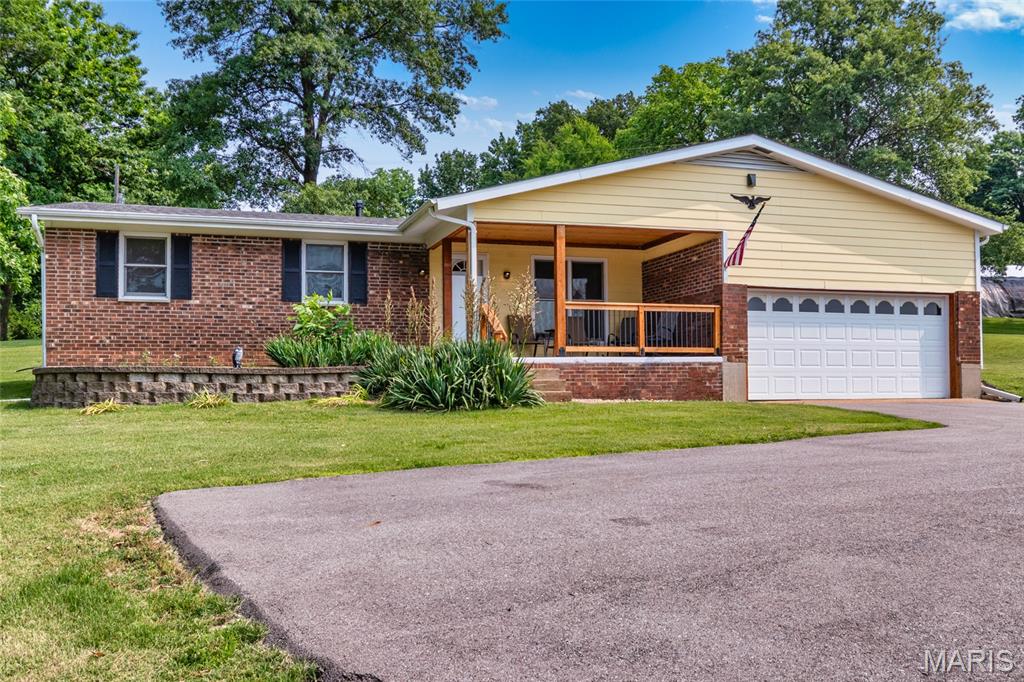 Homes for sale in Saint Louis, MO | 2915 Ozark Dr, Saint Louis, MO 63122 | MLS# MIS25034166