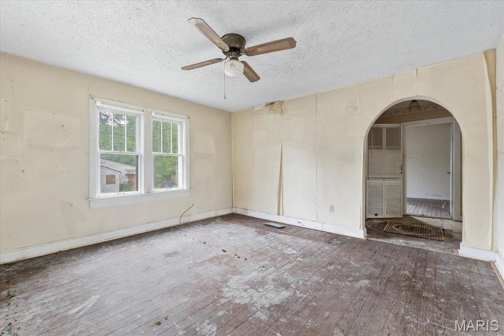 Homes for sale in Breckenridge Hills, MO | 3128 Airway Ave, Breckenridge Hills, MO 63114 | MLS# MIS25043511