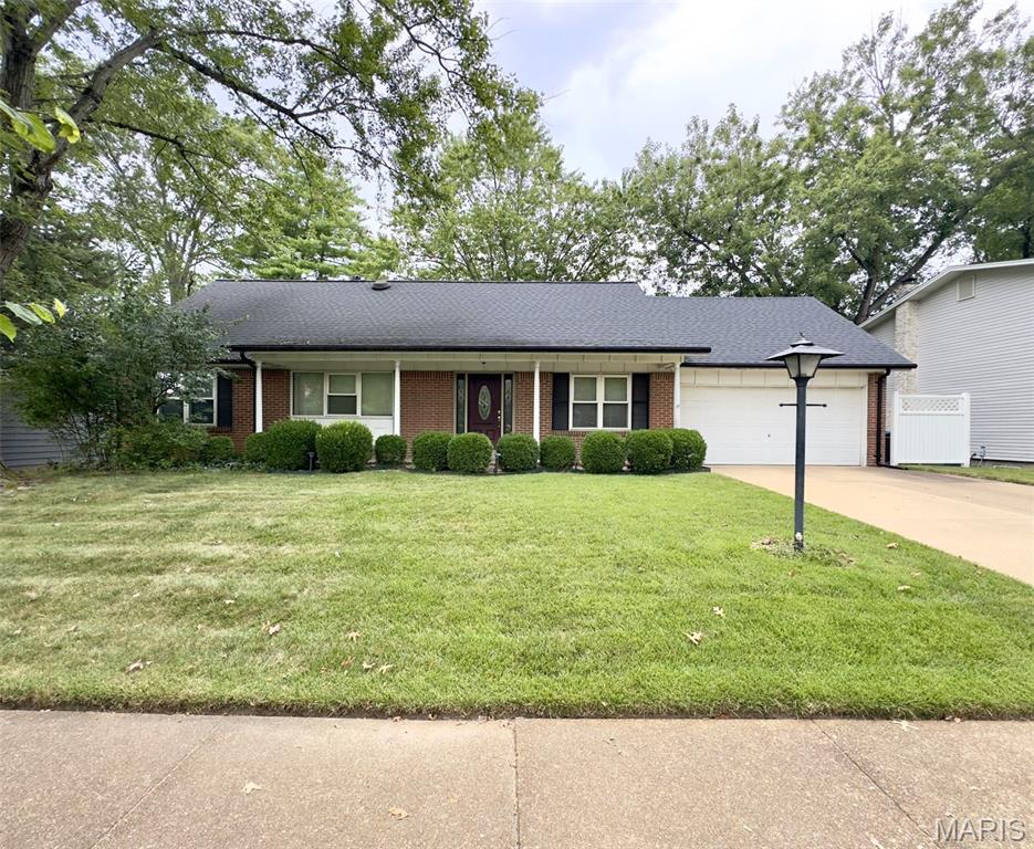 Homes for sale in Saint Louis, MO | 1015 Fernway Ln, Saint Louis, MO 63141 | MLS# MIS25054628