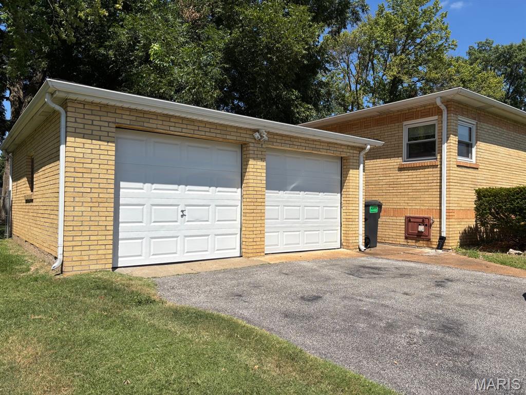 Homes for sale in Fairview Heights, IL | 41 Fairview Dr, Fairview Heights, IL 62208 | MLS# MIS25054932