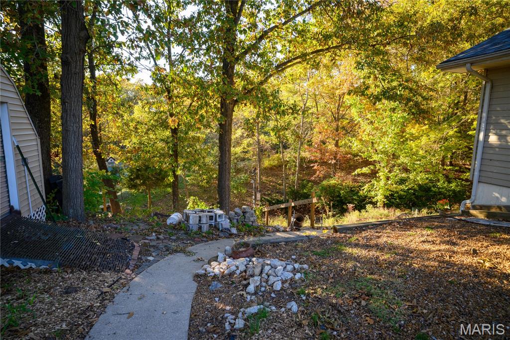 Homes for sale in Hillsboro, IL | 210 Lands End Rd, Hillsboro, IL 62049 | MLS# MIS25058339