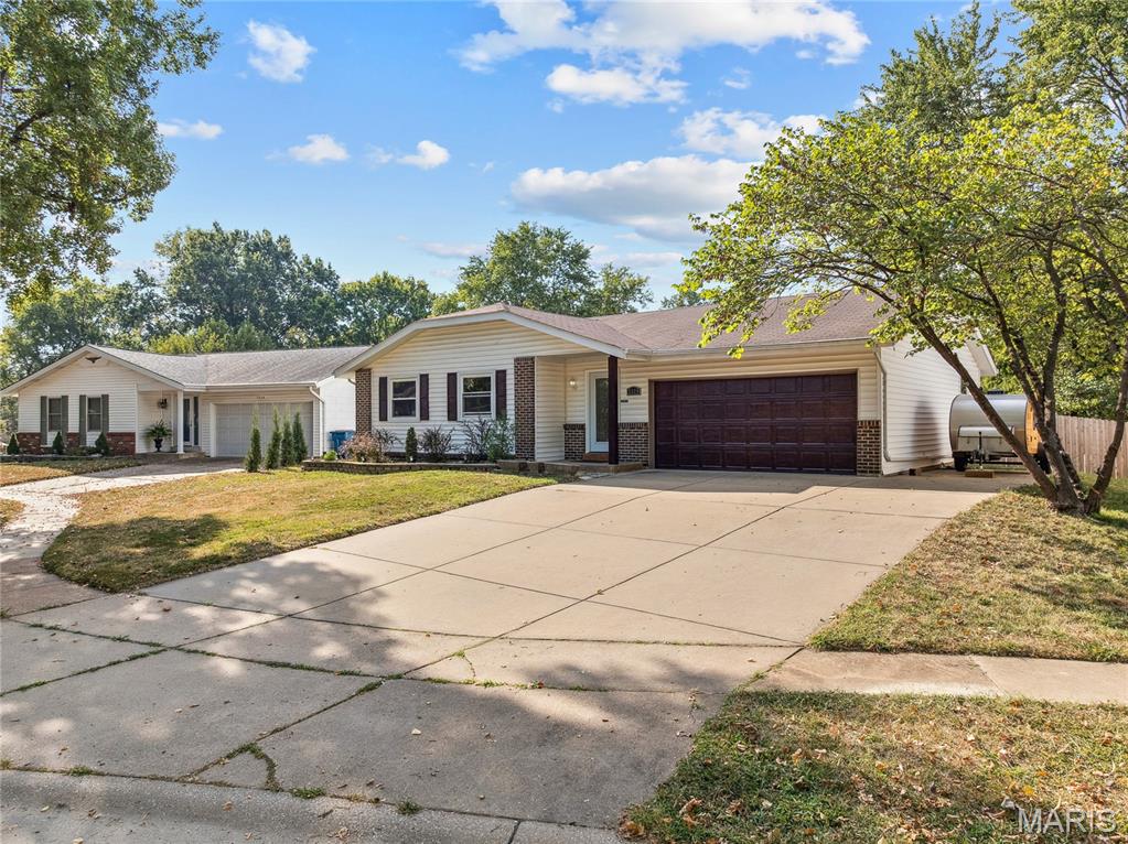 Homes for sale in Maryland Heights, MO | 2320 Cedar Lake Dr, Maryland Heights, MO 63043 | MLS# MIS25064269