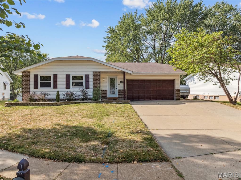 Homes for sale in Maryland Heights, MO | 2320 Cedar Lake Dr, Maryland Heights, MO 63043 | MLS# MIS25064269