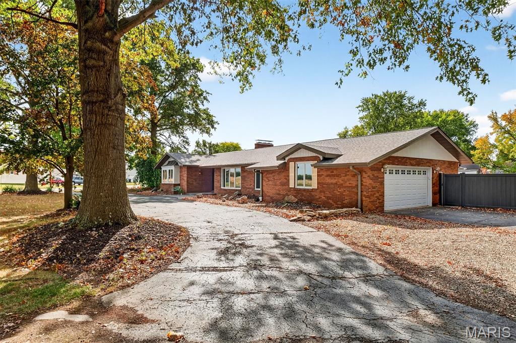 Homes for sale in Alhambra, IL | 313 Hazelwood Dr, Alhambra, IL 62001 | MLS# MIS25065505