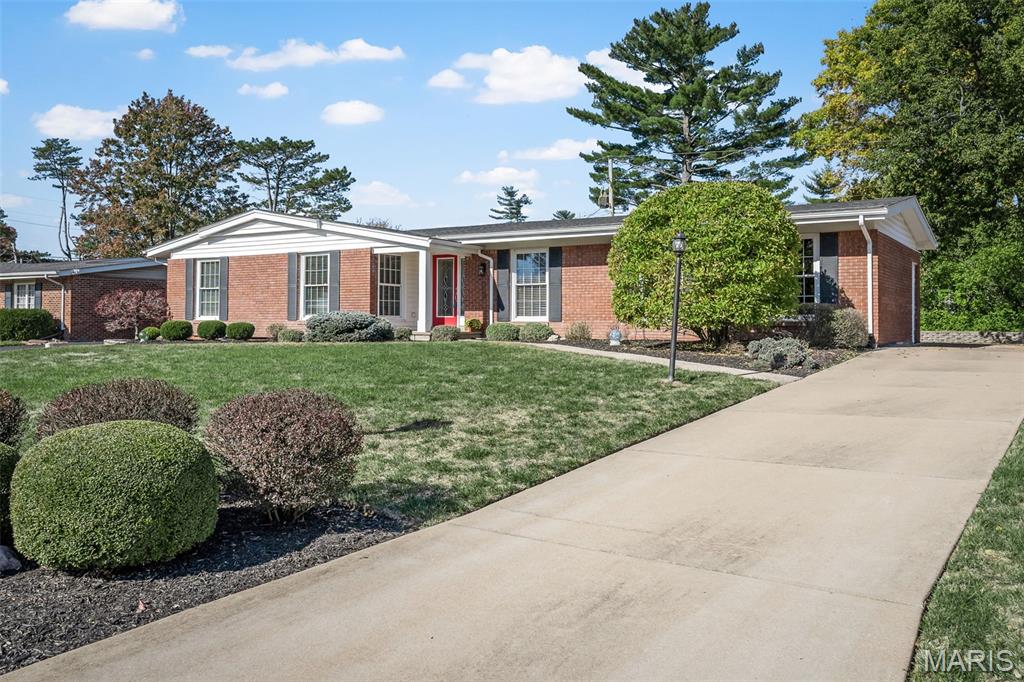 Homes for sale in Ballwin, MO | 822 822 Westwood Dr Dr, Ballwin, MO 63011 | MLS# MIS25072518