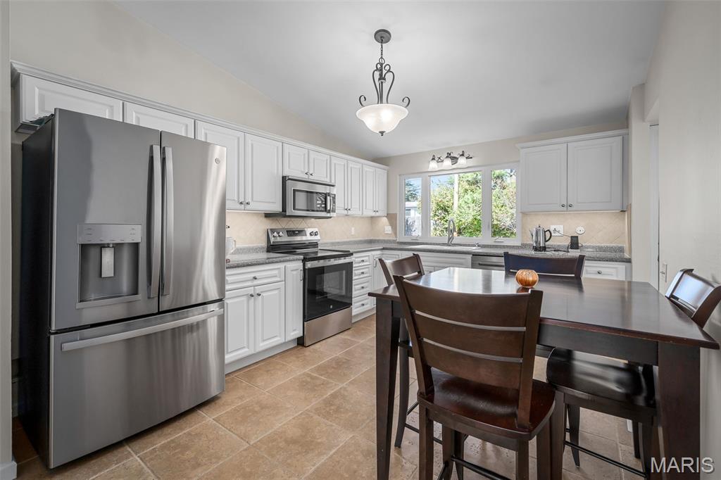 Homes for sale in Ballwin, MO | 822 822 Westwood Dr Dr, Ballwin, MO 63011 | MLS# MIS25072518