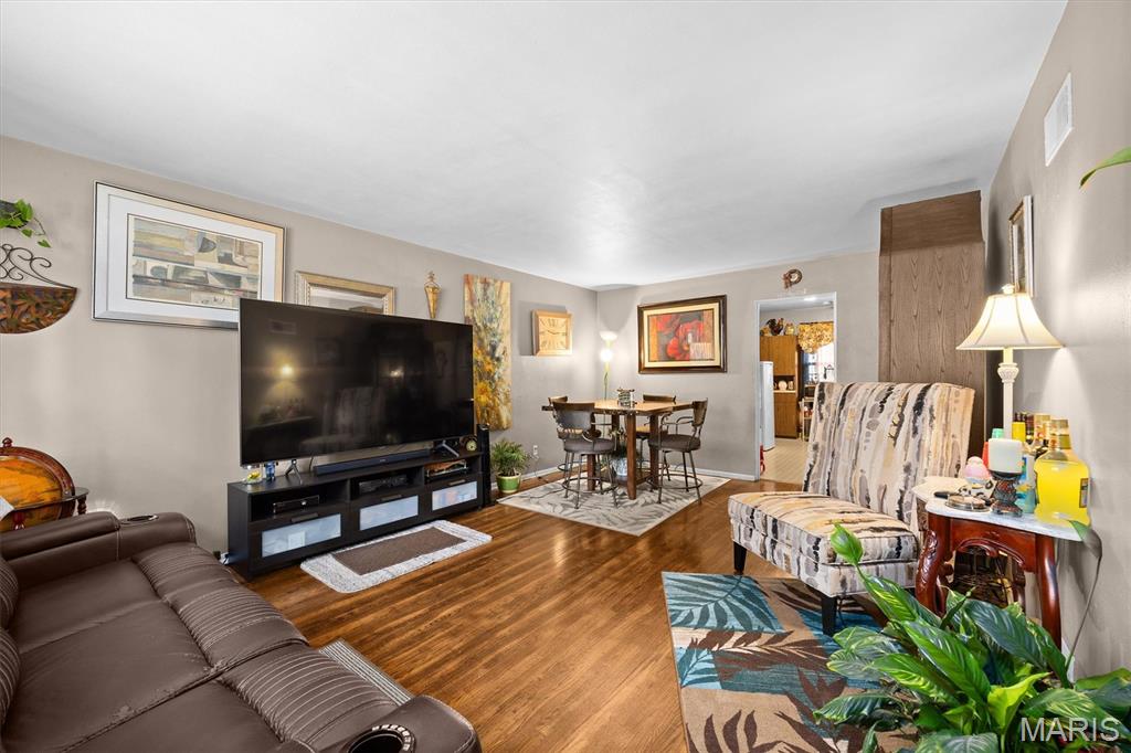 Homes for sale in Belleville, IL | 6317 W Washington St, Belleville, IL 62223 | MLS# MIS25073343