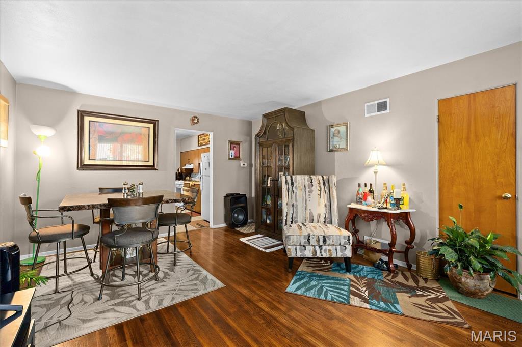 Homes for sale in Belleville, IL | 6317 W Washington St, Belleville, IL 62223 | MLS# MIS25073343