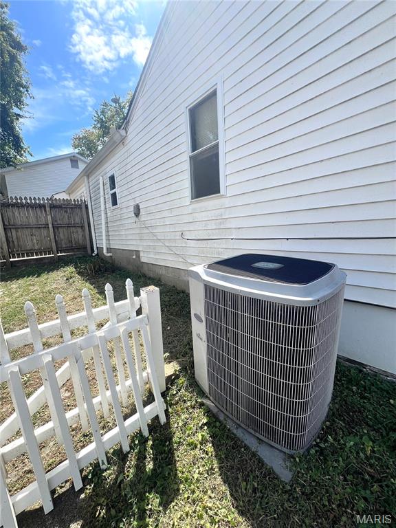 Homes for sale in Anna, IL | 404 Oak St, Anna, IL 62906 | MLS# MIS25074306