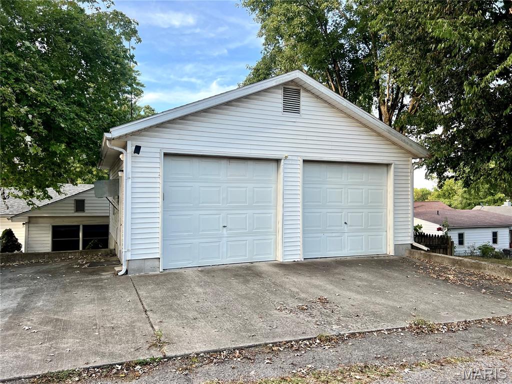 Homes for sale in Anna, IL | 404 Oak St, Anna, IL 62906 | MLS# MIS25074306