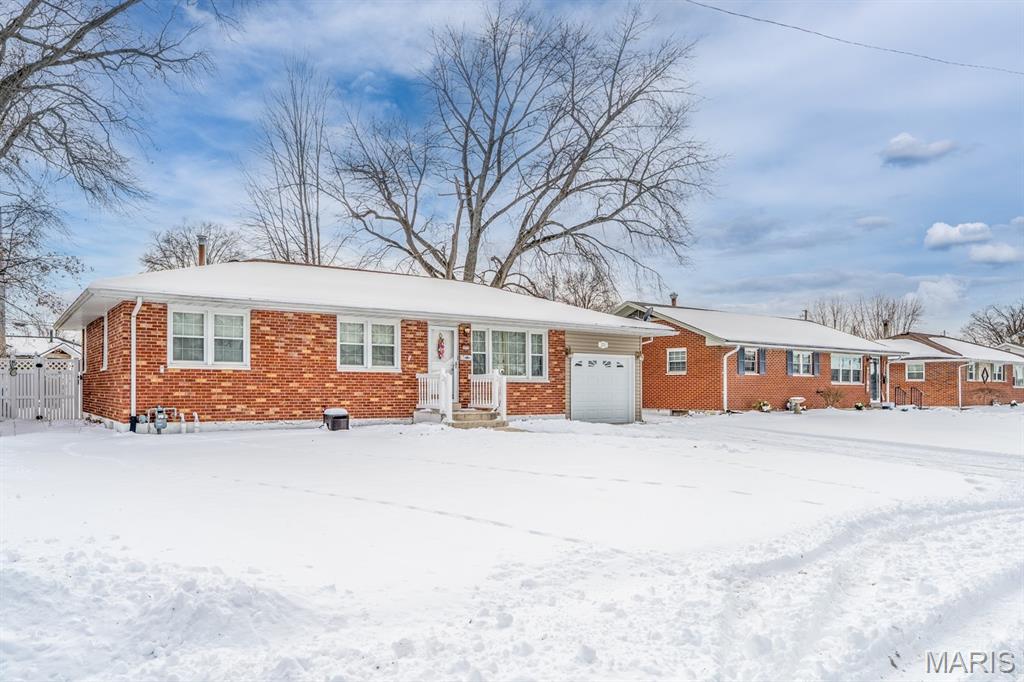 Homes for sale in Granite City, IL | 2570 Boyle Ave, Granite City, IL 62040 | MLS# MIS25075261