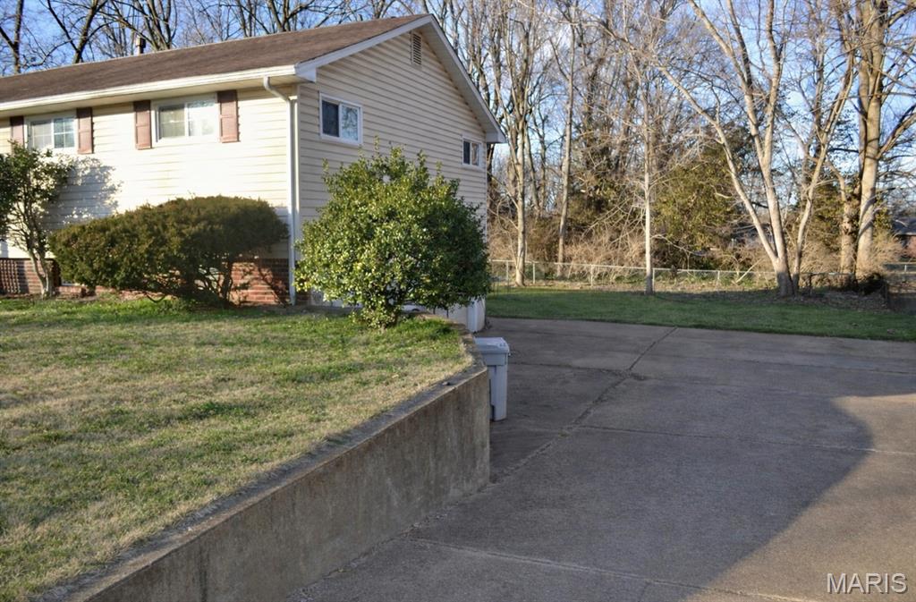 Homes for sale in Farmington, MO | 404 Helber Dr, Farmington, MO 63640 | MLS# MIS25075852