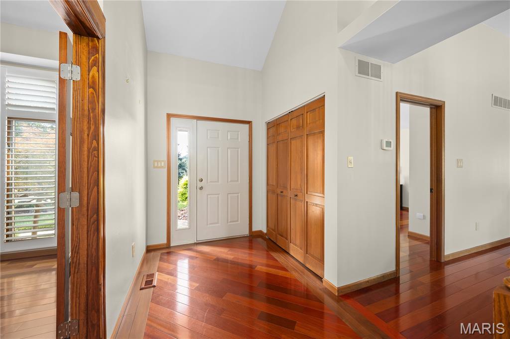 Homes for sale in Glen Carbon, IL | 46 Matterhorn Dr, Glen Carbon, IL 62034 | MLS# MIS25076537