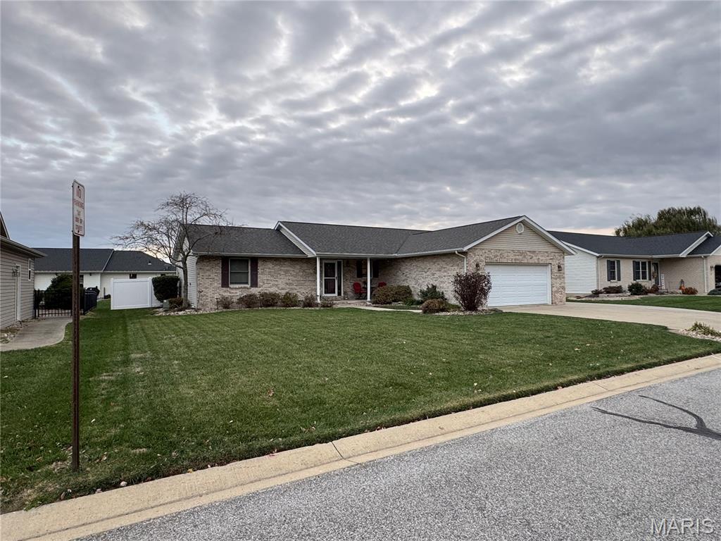 Homes for sale in Highland, IL | 30 N Porte Dr, Highland, IL 62249 | MLS# MIS25076937