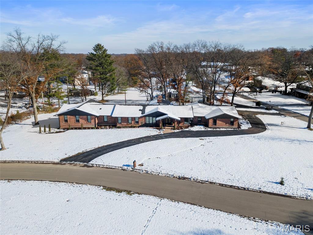 Homes for sale in Frontenac, MO | 1534 Woodgate Dr, Frontenac, MO 63131 | MLS# MIS25078109