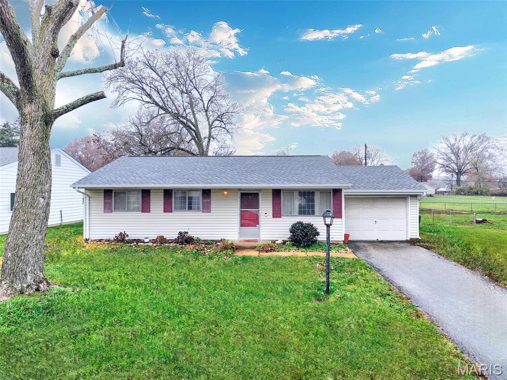 Homes for sale in Fenton, MO | 1304 Valiant Dr, Fenton, MO 63026 | MLS# MIS25078674