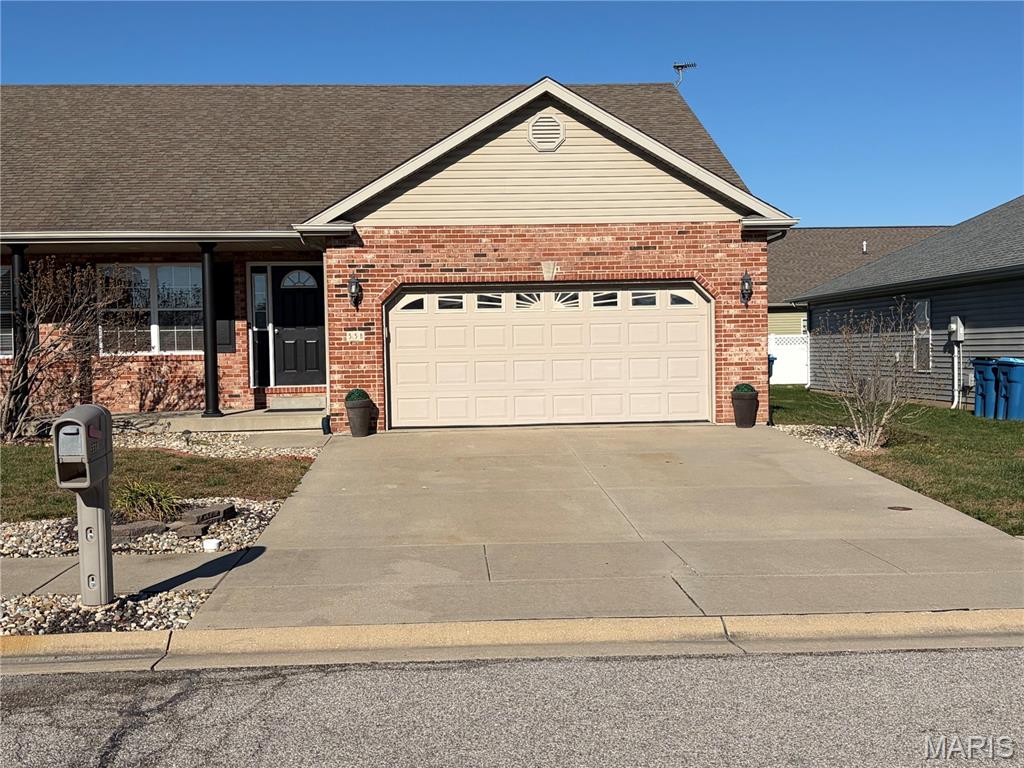 Homes for sale in Highland, IL | 55 Bridgewater Ln #B, Highland, IL 62249 | MLS# MIS25078988