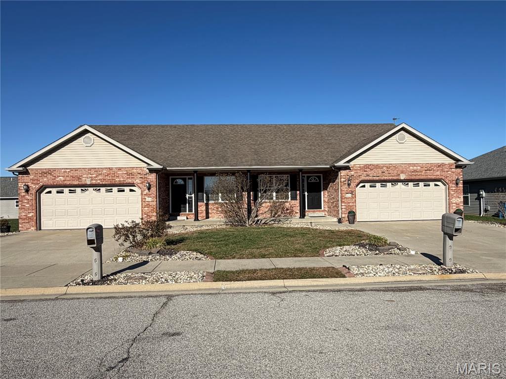 Homes for sale in Highland, IL | 55 Bridgewater Ln #B, Highland, IL 62249 | MLS# MIS25078988