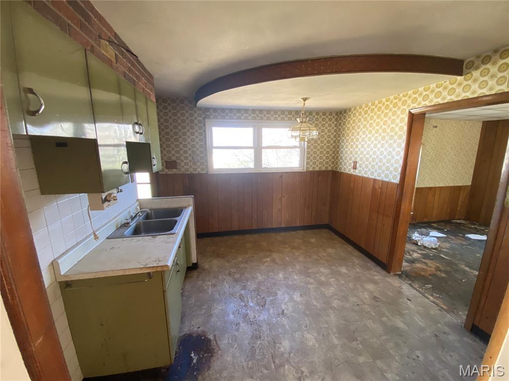 Homes for sale in Florissant, MO | 180 Clearview Dr, Florissant, MO 63033 | MLS# MIS25079691