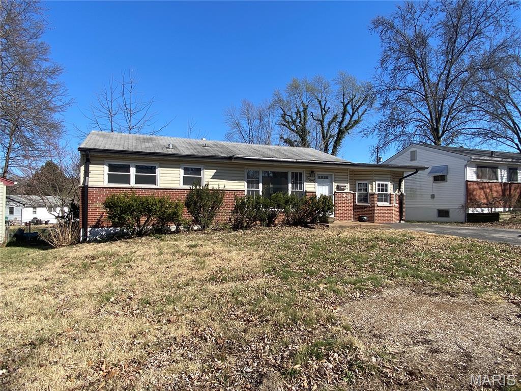 Homes for sale in Florissant, MO | 180 Clearview Dr, Florissant, MO 63033 | MLS# MIS25079691