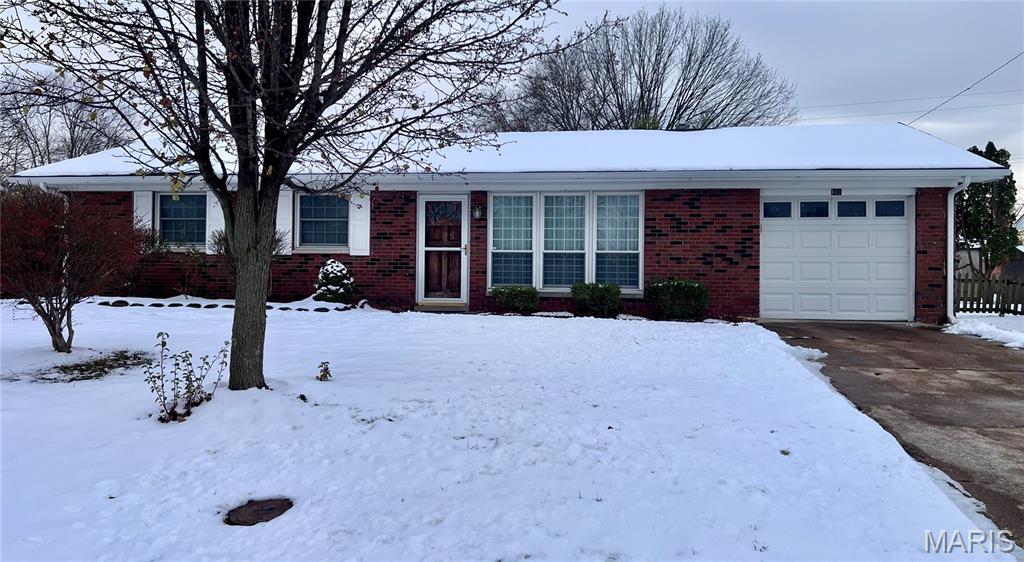 Homes for sale in Fairview Heights, IL | 108 Meckfessel Dr, Fairview Heights, IL 62208 | MLS# MIS25079734