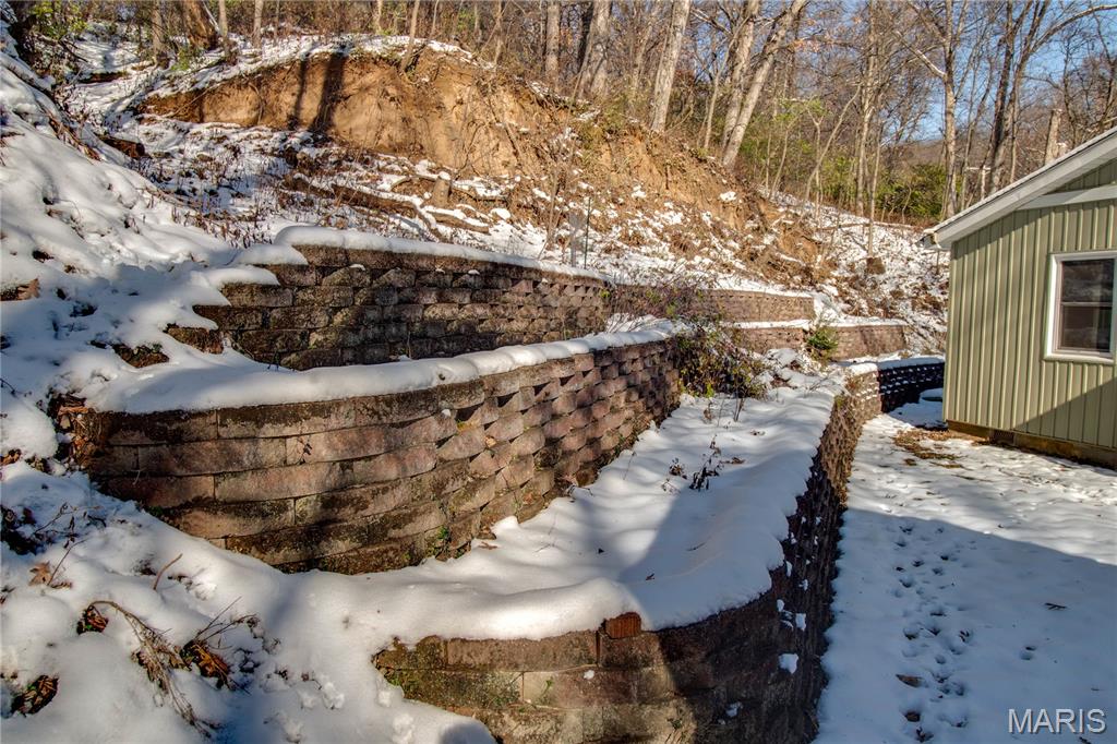 Homes for sale in Grafton, IL | 104 Grafton Hills Dr, Grafton, IL 62037 | MLS# MIS25079751