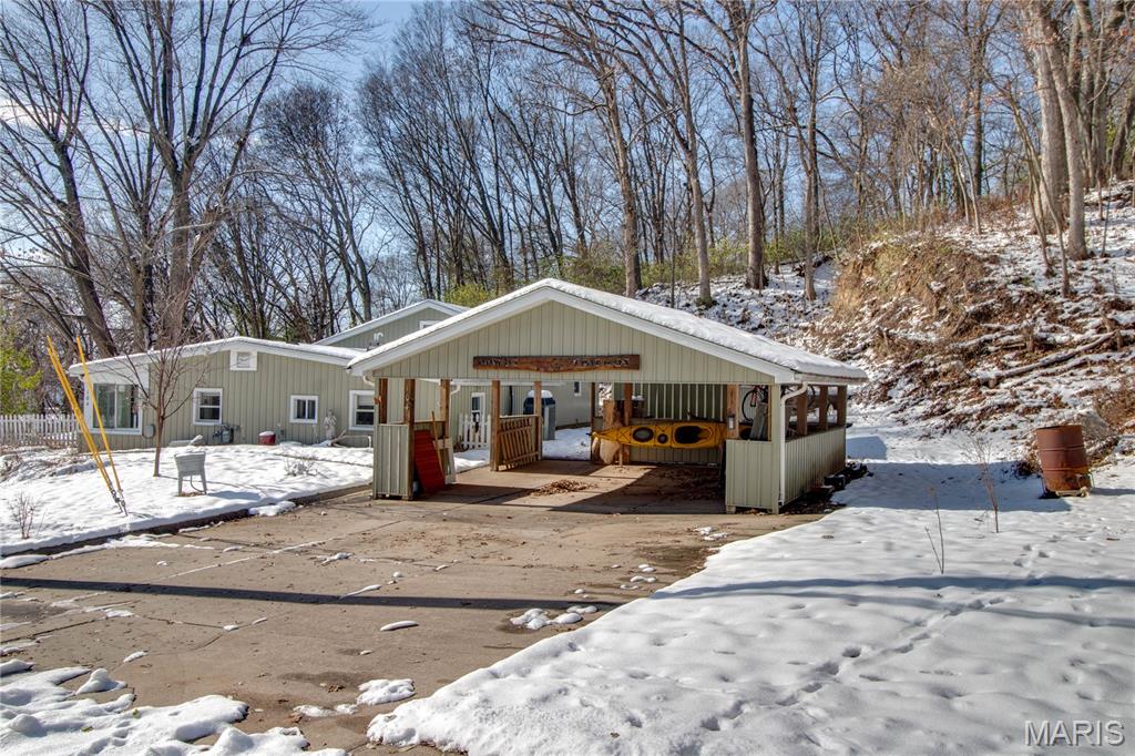 Homes for sale in Grafton, IL | 104 Grafton Hills Dr, Grafton, IL 62037 | MLS# MIS25079751