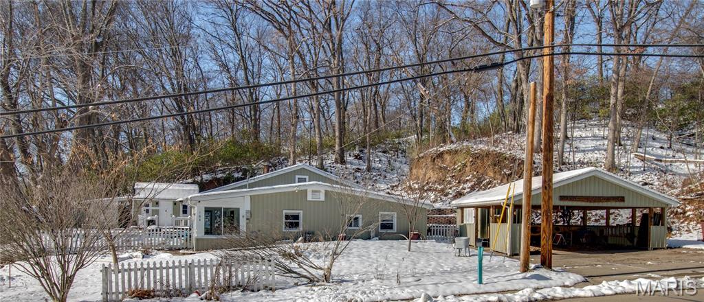 Homes for sale in Grafton, IL | 104 Grafton Hills Dr, Grafton, IL 62037 | MLS# MIS25079751