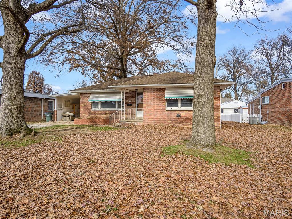 Homes for sale in New Athens, IL | 915 S Mill St, New Athens, IL 62264 | MLS# MIS25079830