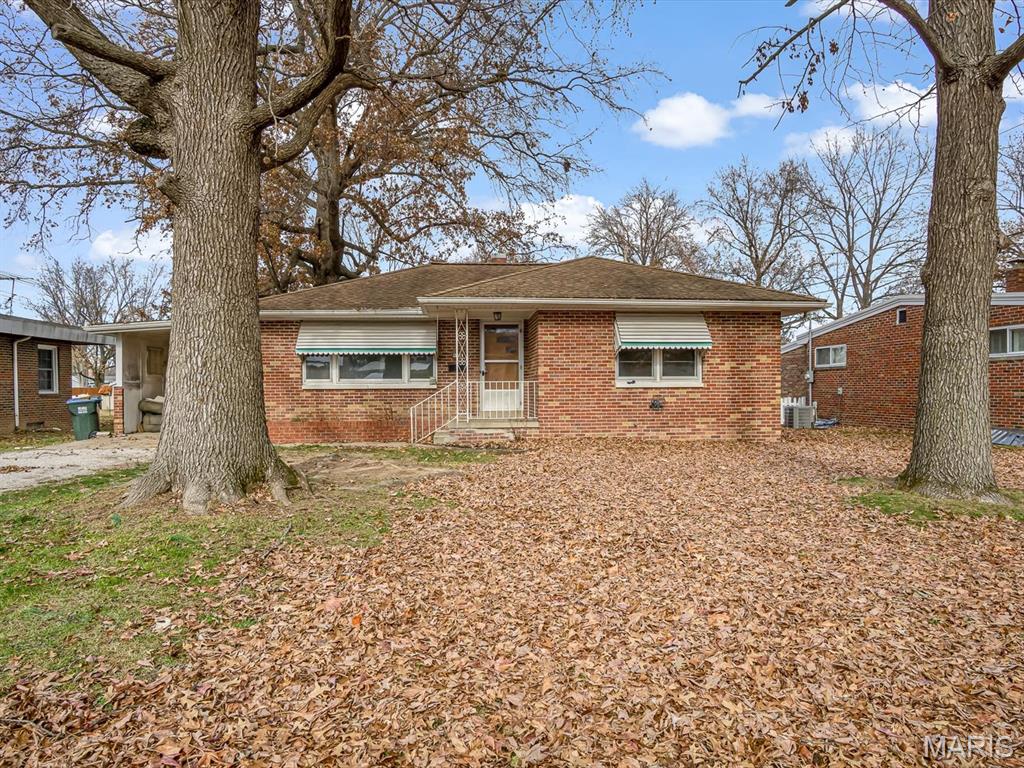 Homes for sale in New Athens, IL | 915 S Mill St, New Athens, IL 62264 | MLS# MIS25079830