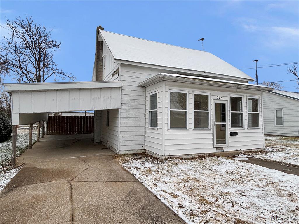 Homes for sale in Sparta, IL | 309 W College St, Sparta, IL 62286 | MLS# MIS25079870